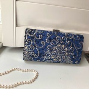 CLASSY EMBROIDERED CLUTCH BAG